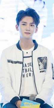 熊梓淇最近生活照,休闲日常尽显魅力风采