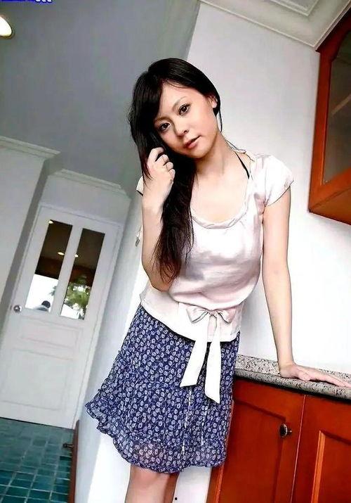 爱田奈奈图片,光影交织下的时尚偶像