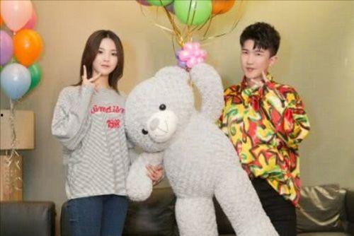 娱乐圈坐板凳吃瓜,坐板凳吃瓜，揭秘明星幕后故事